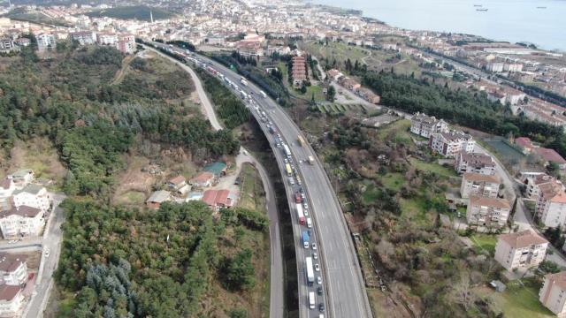 TEM Otoyolunda Kaza! Kilometrelerce Araç Kuyruğu Oluştu