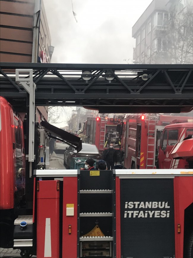 Son Dakika Haber: Ümraniye'nin En İşlek Caddesinde Bir Markette Mesai Bitiminde Çıkan Yangın Korkuttu!