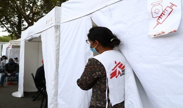 Aşı olmayı reddeden çalışanların iş sözleşmeleri ve maaşları askıya alınabilecek