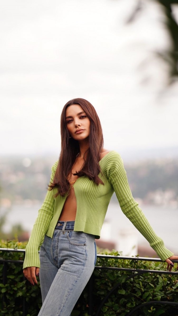 Ünlü oyuncu Hazal Filiz Küçükköse Demet Özdemir'e özendi