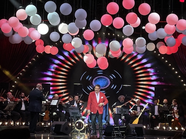 İbrahim Tatlıses hayranlarıyla Kuruçeşme Açıkhava'da yeniden bir araya geldi