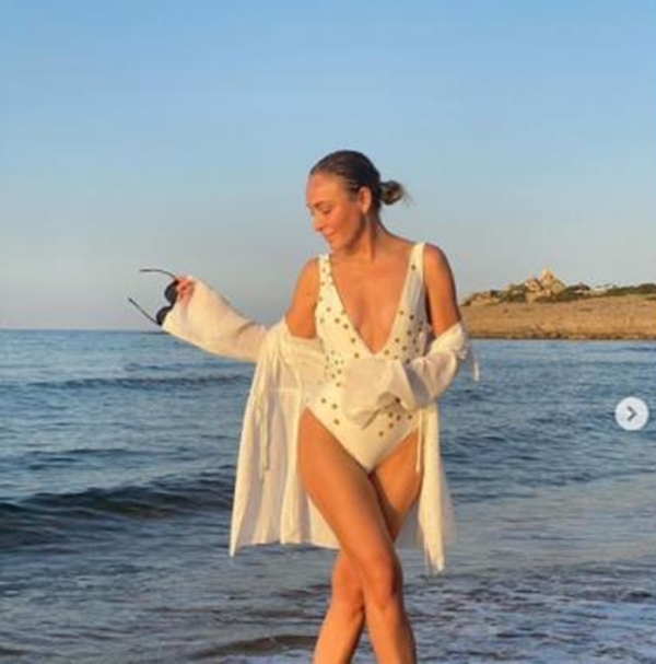 Ziynet Sali yazın son günlerinde yaptığı paylaşımla sıcak havayı hissettirdi