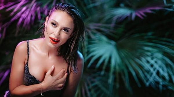 Ziynet Sali yazın son günlerinde yaptığı paylaşımla sıcak havayı hissettirdi