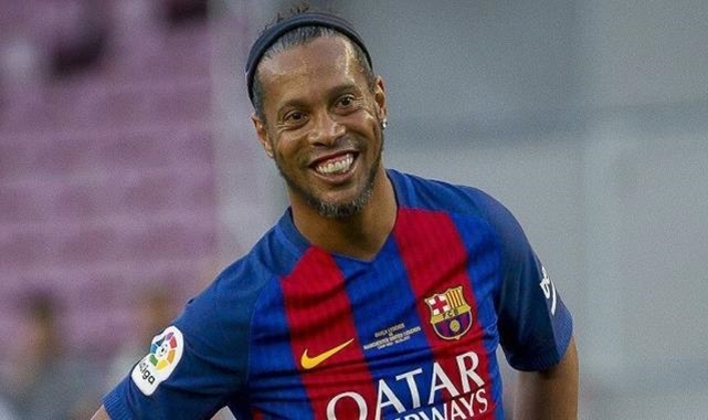 Ronaldinho PSG'nin onur konuğu olarak Leipzig maçına geldi