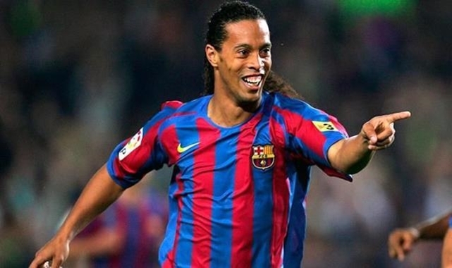 Ronaldinho PSG'nin onur konuğu olarak Leipzig maçına geldi