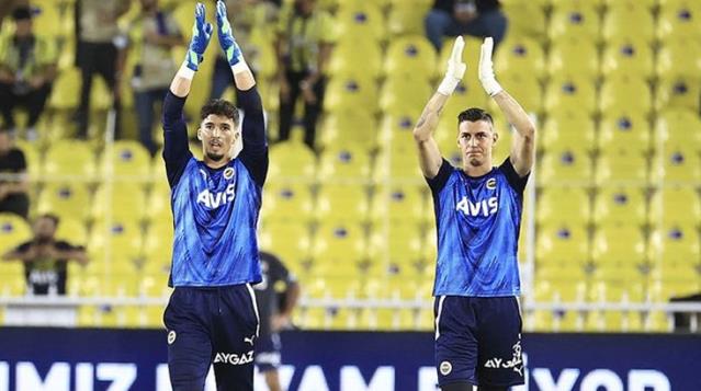 Galatasaray: Fenerbahçe'yle sözleşmesi sezon sonunda bitecek Berke Özer'e talip oldu