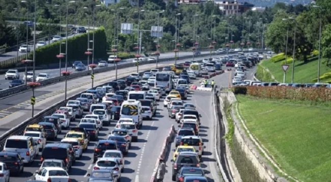 Bayram tatili seyahatine çıkacak sürücülere önemli uyarı!