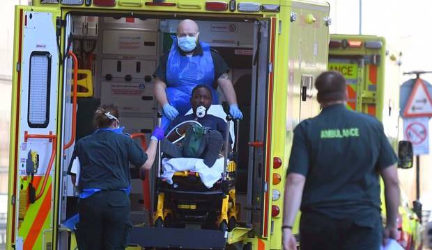 İngiltere'de salgında toplam can kaybı da 104 bin 371'e yükseldi!