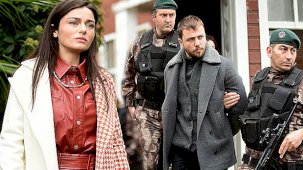 Arıza 20.bölüm fragmanı var mı? Elini korkak alıştırmıyor! Asla düşünmeden birbiri gerisine sıktı