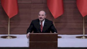 Bakan Varank: Türkiye kendi kendine yetebilmenin en hoş örneklerini verdi