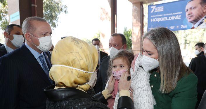 Cumhurbaşkanı Erdoğan ve Emine Erdoğan Ayda bebek ile görüştü