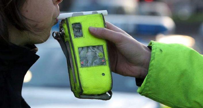 'Nefesim yetmiyor' diyerek alkolmetreye üflemeyen sürücü, 179 promil alkollü çıktı