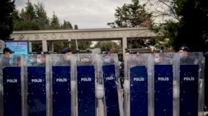 147 müelliften Boğaziçili öğrencilere dayanak: 'Aşağı bakmayacağız'