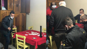 Adana'da kumar baskını: Evde yakalandılar