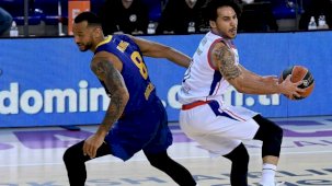 Anadolu Efes, Barcelona'yı deplasmanda devirdi!