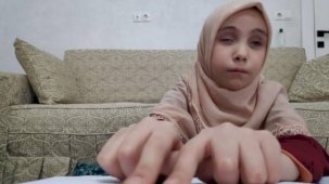 Görme engelli Esmanur uzaktan eğitimle Kuran okumayı öğrendi