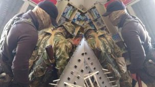 Hafter cephesindeki Wagner askerleri market alışverişinde görüntülendi