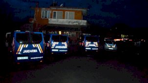 Hayvan koruma derneğinde horoz dövüştürürken yakalandılar