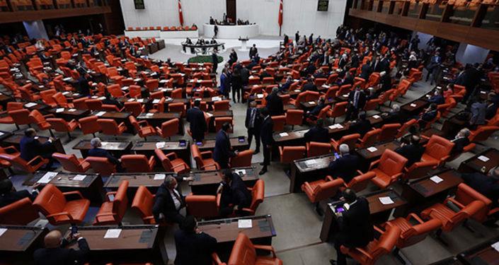 Yeni Anayasa: Hukukçular ikiye bölündü