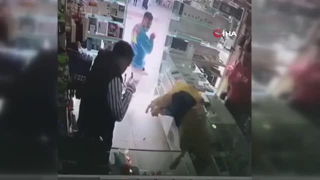 Cep telefonu bataryası bomba gibi patladı