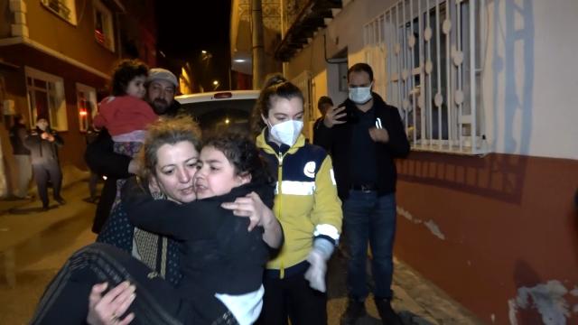 Gece vakti çıkan yangın, mahalleyi ayağa kaldırdı