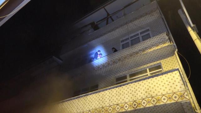 Gece vakti çıkan yangın, mahalleyi ayağa kaldırdı