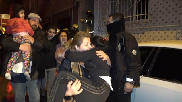 Gece vakti çıkan yangın, mahalleyi ayağa kaldırdı