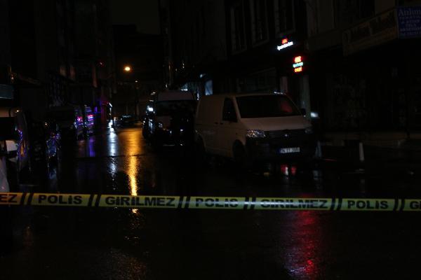 İSTANBUL-KAĞITHANE'DE İŞ YERİNİ TARAYIP KAÇAN SALDIRGANLAR KAZA YAPINCA YAKALANDI