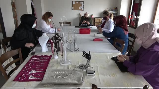 Kazaziye ve hasır örücülüğüne pandemiye karşın ağır ilgi