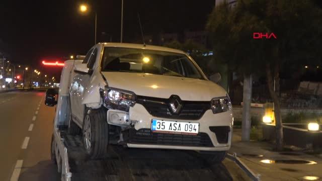Park halindeki 2 araca çarpıp, kendi aracındaki 2 yaralıyı terk edip kaçtı: 3 yaralı