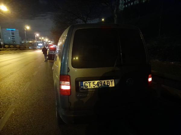 "Polisiz" diyerek önünü kestikleri aracın sürücüsünün 4 bin 500 dolarını çaldılar