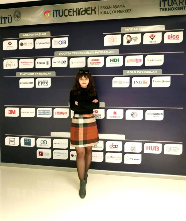 Savaş mağduru Suriyeli genç kızın "ilham veren" başarısı