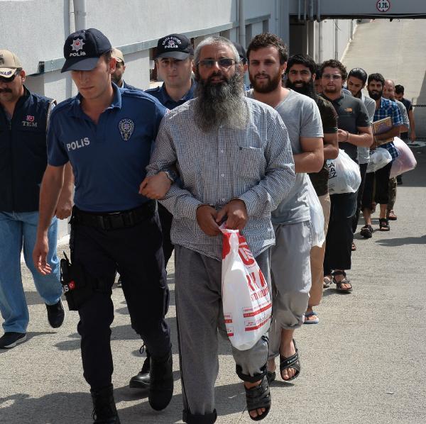 Son dakika haber: Şehit polislerin mezarlarını, DEAŞ'ın Türkiye emirinin oğlu ve yeğeni tahrip etmiş