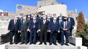 Son dakika haberleri... Bakan Karaismailoğlu TBMM Bayındırlık, İmar, Ulaştırma ve Turizm Komisyonu üyeleriyle bir araya geldi Açıklaması