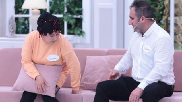 "Karımdan şiddet görüyorum" diyen adam bu sefer de kameralar önünde darp edildi