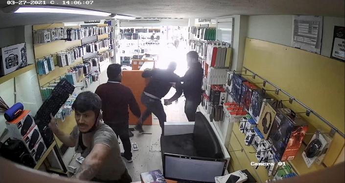 Tam 40 Dakika Boyunca Eniştelerine İşkence Ettiler!