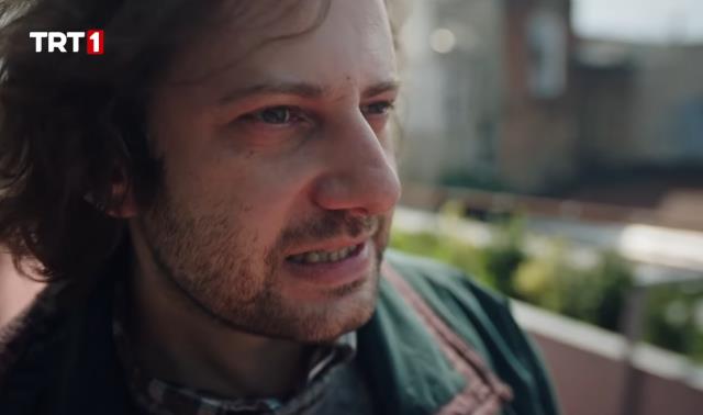 Masumlar Apartmanı'nda Heyecan Dorukta! Anıl, Gülben'i terasta köşeye sıkıştırdı