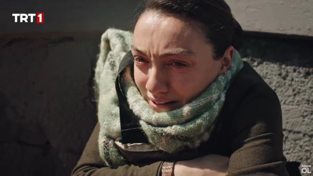 Masumlar Apartmanı'nda Heyecan Dorukta! Anıl, Gülben'i terasta köşeye sıkıştırdı