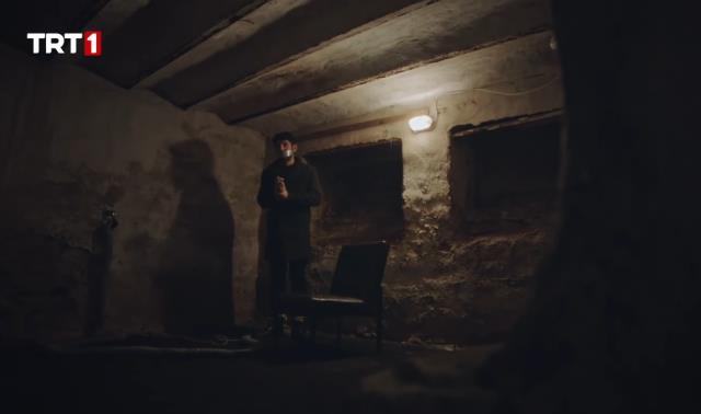 Masumlar Apartmanı'nda Heyecan Dorukta! Anıl, Gülben'i terasta köşeye sıkıştırdı