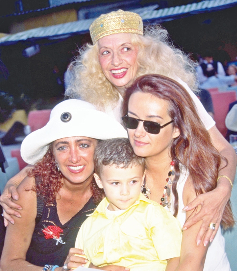 Müjde Ar'dan Mehtap Ar'a: Dilerim acıları dinmiştir