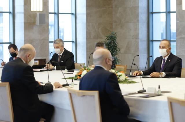 Son Dakika: Yunan Bakan Dendias'ın skandal suçlamaları Bakan Çavuşoğlu'nu sinirlendirdi! Yüzüne dönüp saydırdı