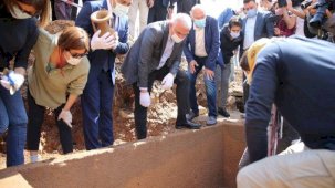 Bodrum'da bulunan 2 bin 400 yıllık lahidin kapağı açıldı