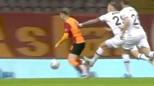 Deniz Çoban, Galatasaray-Karagümrük maçına damga vuran durumu kıymetlendirdi: VAR'ın bir işi yok burada