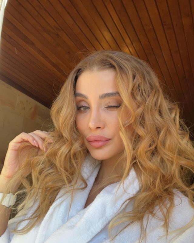 Değişimiyle çok konuşulan Özge Ulusoy, ilk estetik ameliyatını yaptırdı