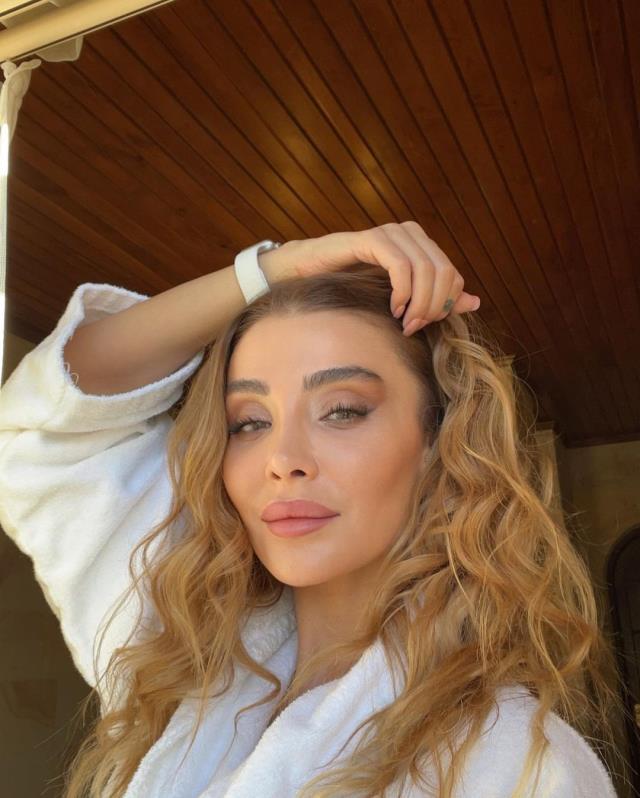 Değişimiyle çok konuşulan Özge Ulusoy, ilk estetik ameliyatını yaptırdı