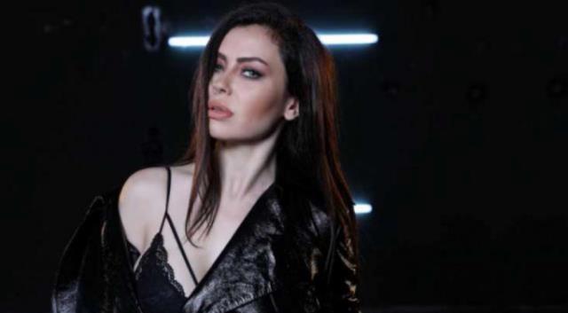 Estetikle dudaklarını küçülttüren Lara, pişman olunca gözyaşlarına boğuldu