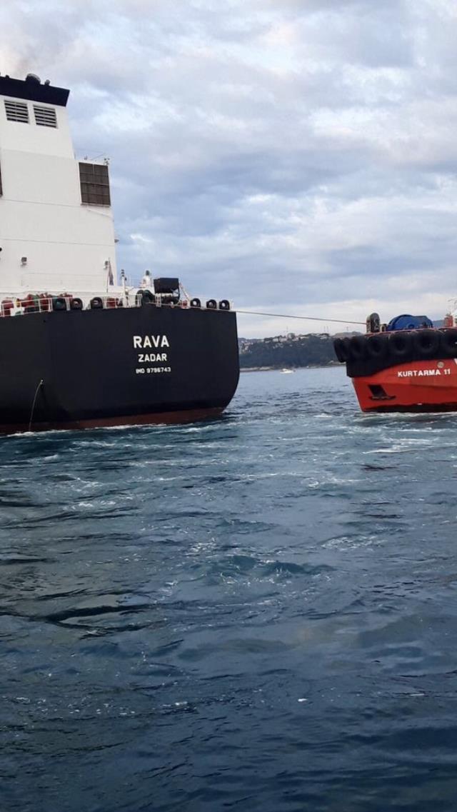 Ham petrol taşıyan tanker kıyıya sürüklendi, İstanbul Boğazı'nda trafik askıya alındı