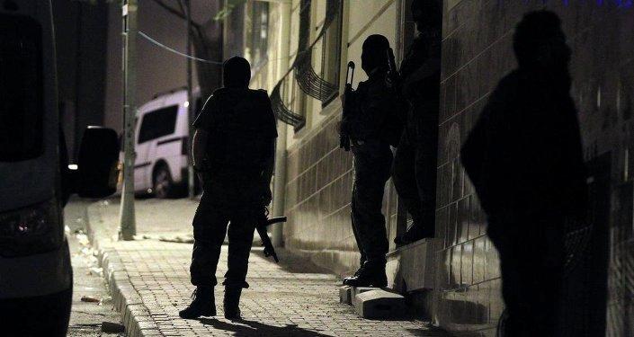 İstanbul Esenyurt'ta rehine operasyonu: Özel harekat timleri 3 kişiyi gözaltına aldı