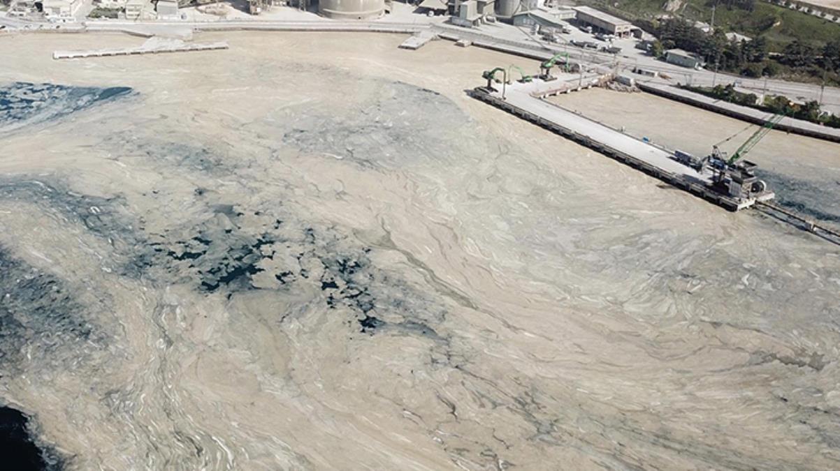 Marmara&#039;yı deniz salyası kapladı! Balıkçılar denize açılamıyor