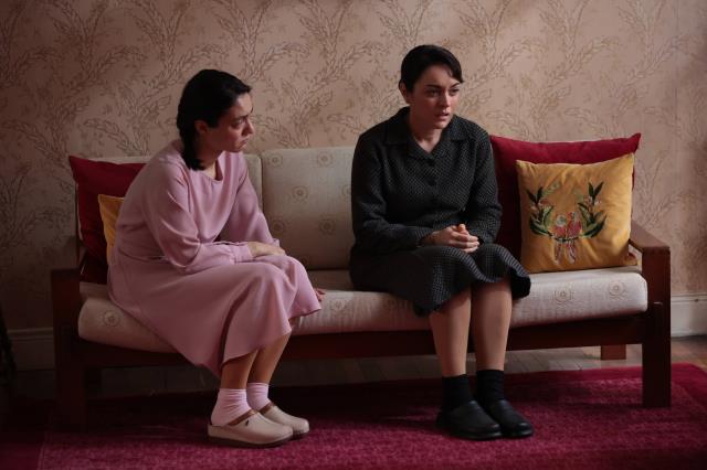 Masumlar Apartmanı'nda Safiye'nin Naci'ye Sarıldığı Sahne İzleyicileri Ekrana Kilitledi